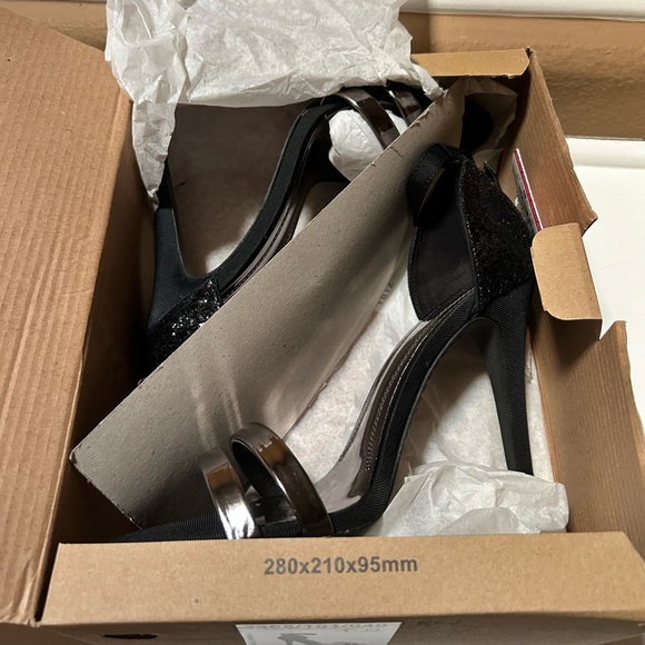 BLOGGERS FAV ** Zara sexy silver glitter sandals! - Picture 6 of 8